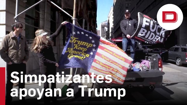 Simpatizantes de Trump le muestran su apoyo frente al juzgado