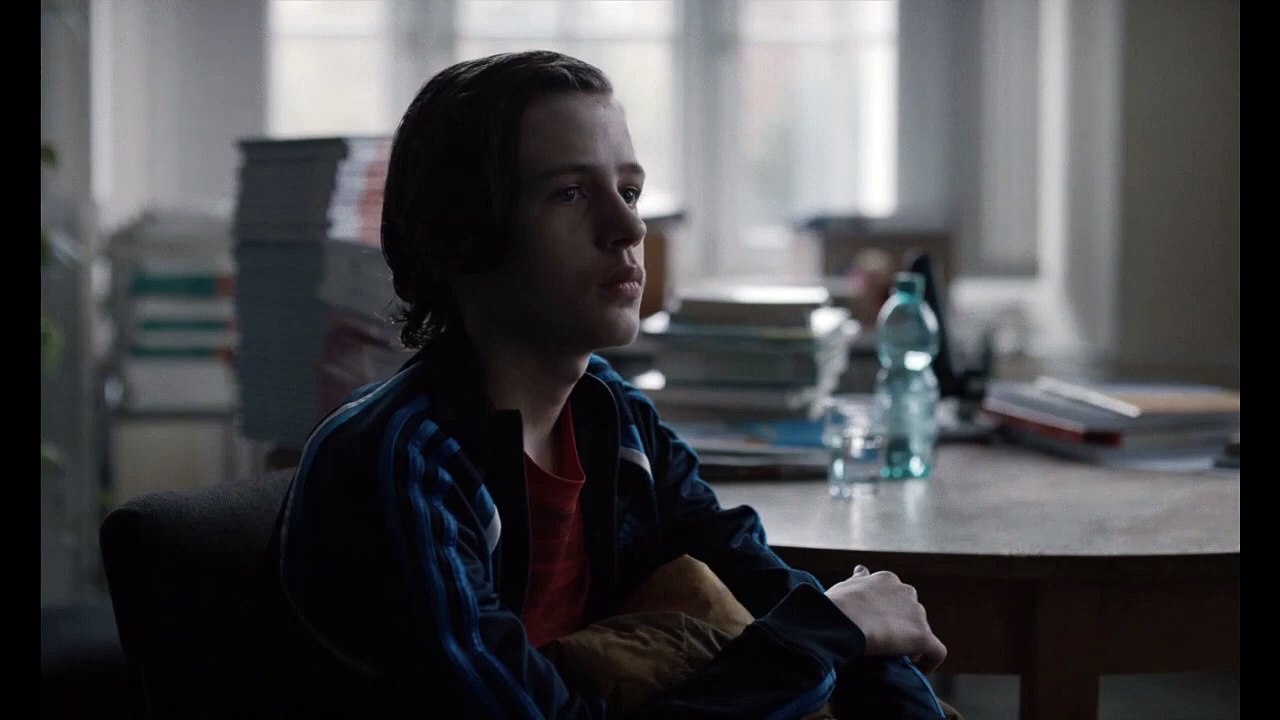 Ich war zuhause, aber | movie | 2019 | Official Trailer