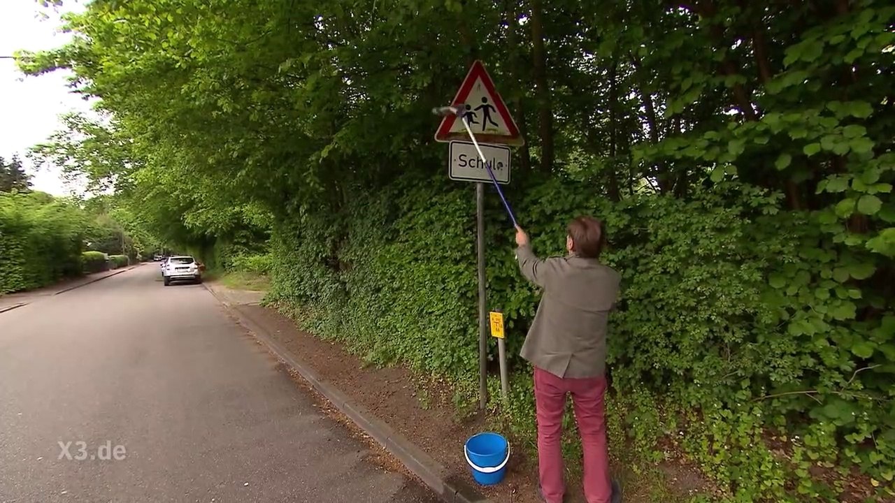 Verkehrsschilder säubern verboten!