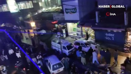 Afganistan'da 6.5'lik deprem Pakistan'ı da sokağa döktü