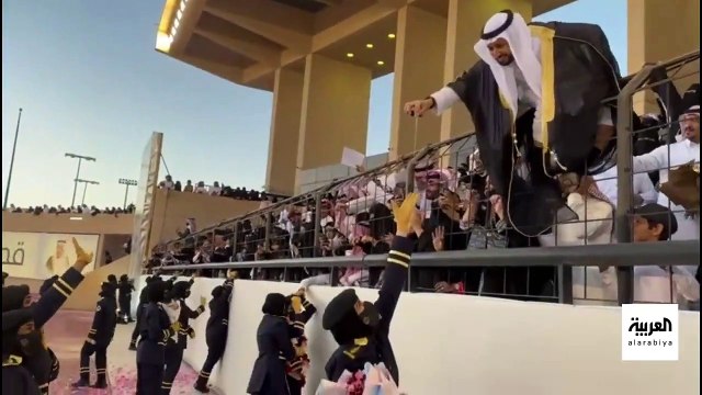 رومانسية وفرحة: ردود أفعال مبهجة أثناء تخرج متدربات المعهد الأمني النسائي بالسعودية