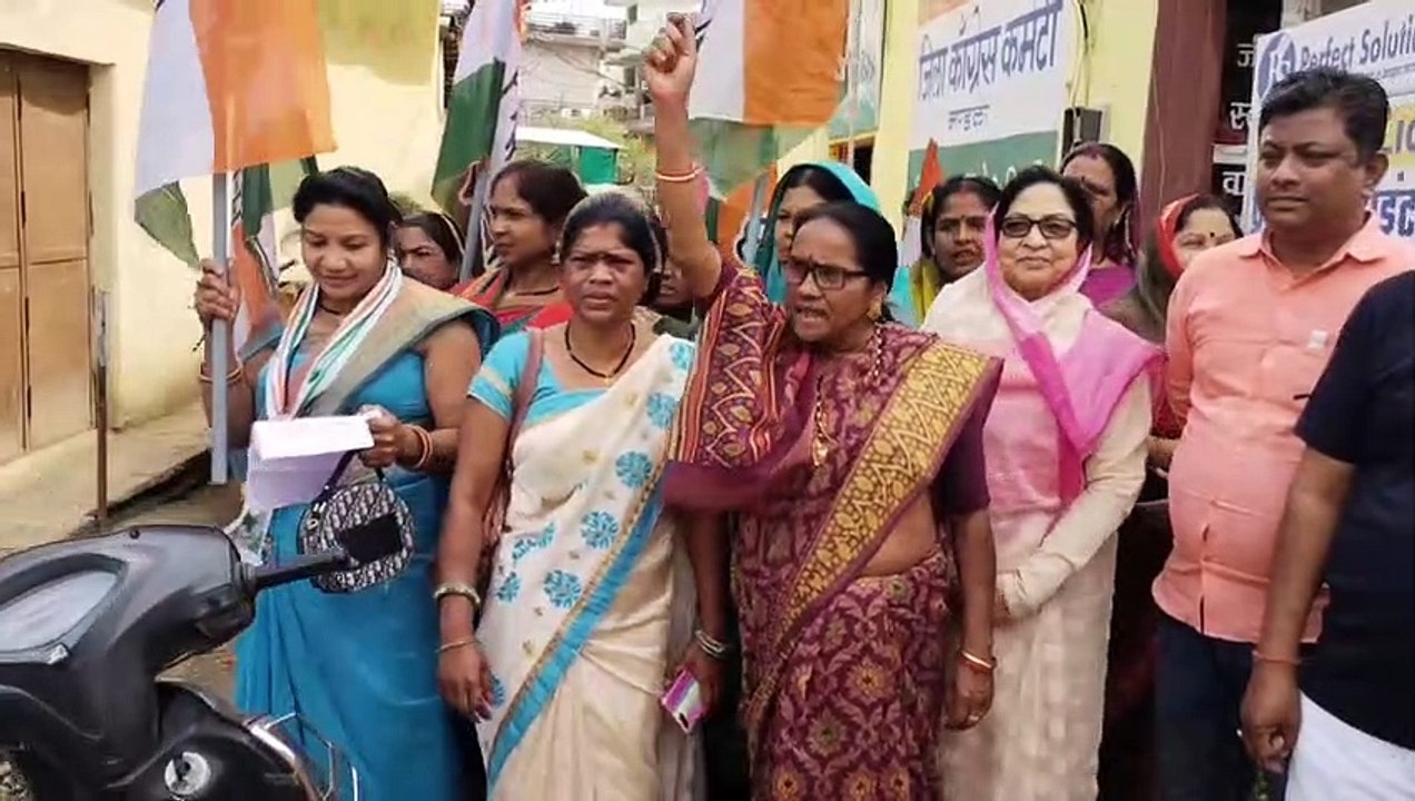 महू गोली काण्ड के विरोध में महिला कांग्रेस ने किया प्रदर्शन