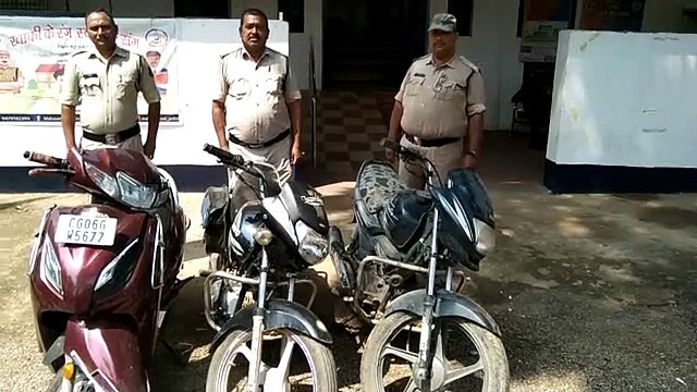 घर में छिपाकर रखे थे चोरी की बाइक, पुलिस ने धर दबोचा