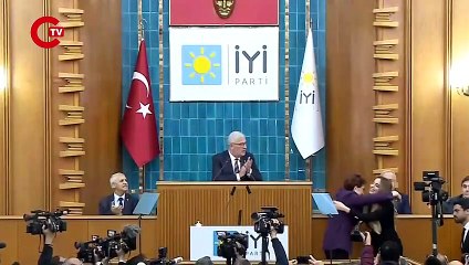 Meral Akşener Gökhan Zan'a rozetini taktı