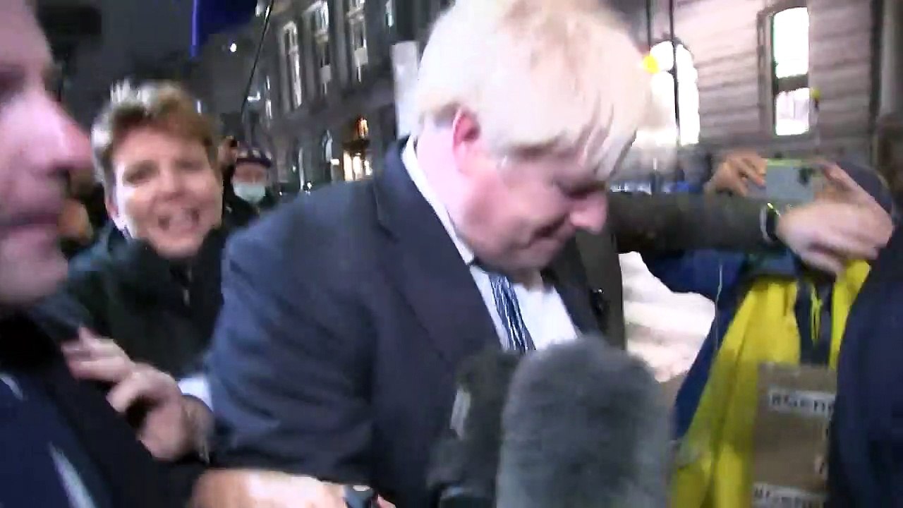 L'ancien Premier ministre Boris Johnson pourrait jouer son avenir politique aujourd’hui face à une commission parlementaire où il sera interrogé sur les fêtes à Downing Street pendant les confinements
