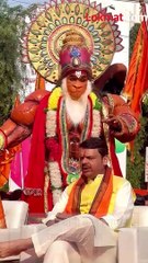 फडणवीसांच्या मागे अवतरले 'बाहुबली हनुमान_2