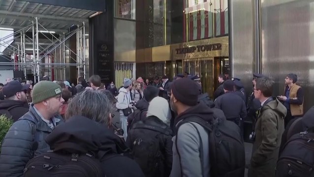 Crowds gather outside Trump Tower ahead of possible indictment