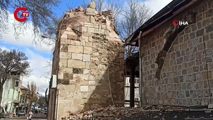 Hasar görmüştü: 730 yıllık caminin minaresi artçı depremlere dayanamadı!