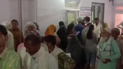 अलीगढ़: मौसम में हुए बदलाव के बाद अस्पताल में उमड़ी मरीजों की भीड़