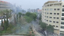 قوى الأمن اللبنانية تمنع محتجين من اقتحام السراي الحكومي في بيروت