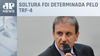 Alberto Youssef deixa a prisão após um dia na carceragem da PF em Curitiba