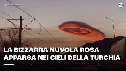 La bizzarra nuvola rosa apparsa nei cieli della Turchia