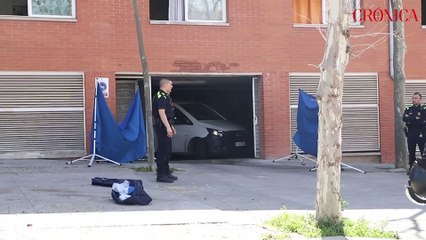 Salida de la comitiva judicial con los cuerpos de los 3 vecinos fallecidos en el incendio de Rubí