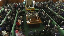 Uganda, ok dal Parlamento a una dura legge contro gli omessuali