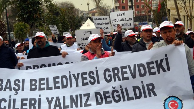 Avcılar Belediyesi işçilerinden banka eylemi