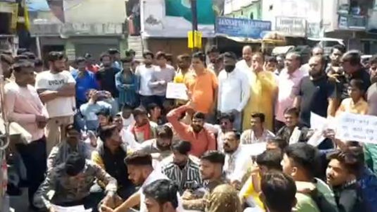 रायसेन: सड़क हादसे में युवक की मौत, युवाओं ने क...