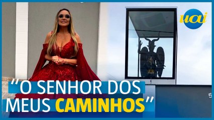 Baphomet em muro: conheça casa de mãe de santo que viralizou