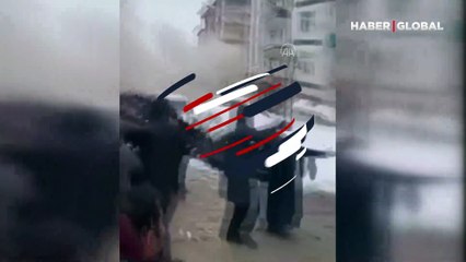 7,6 büyüklüğündeki depremden yeni görüntüler! 5 katlı bina böyle yıkıldı, çığlıklar yükseldi