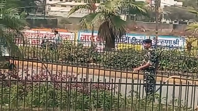 . दिल्ली के इंडिया गेट से सीआरपीएफ की 75 वीरांगनाएं जगदलुपर के लिए बुलेट से निकलीं।
