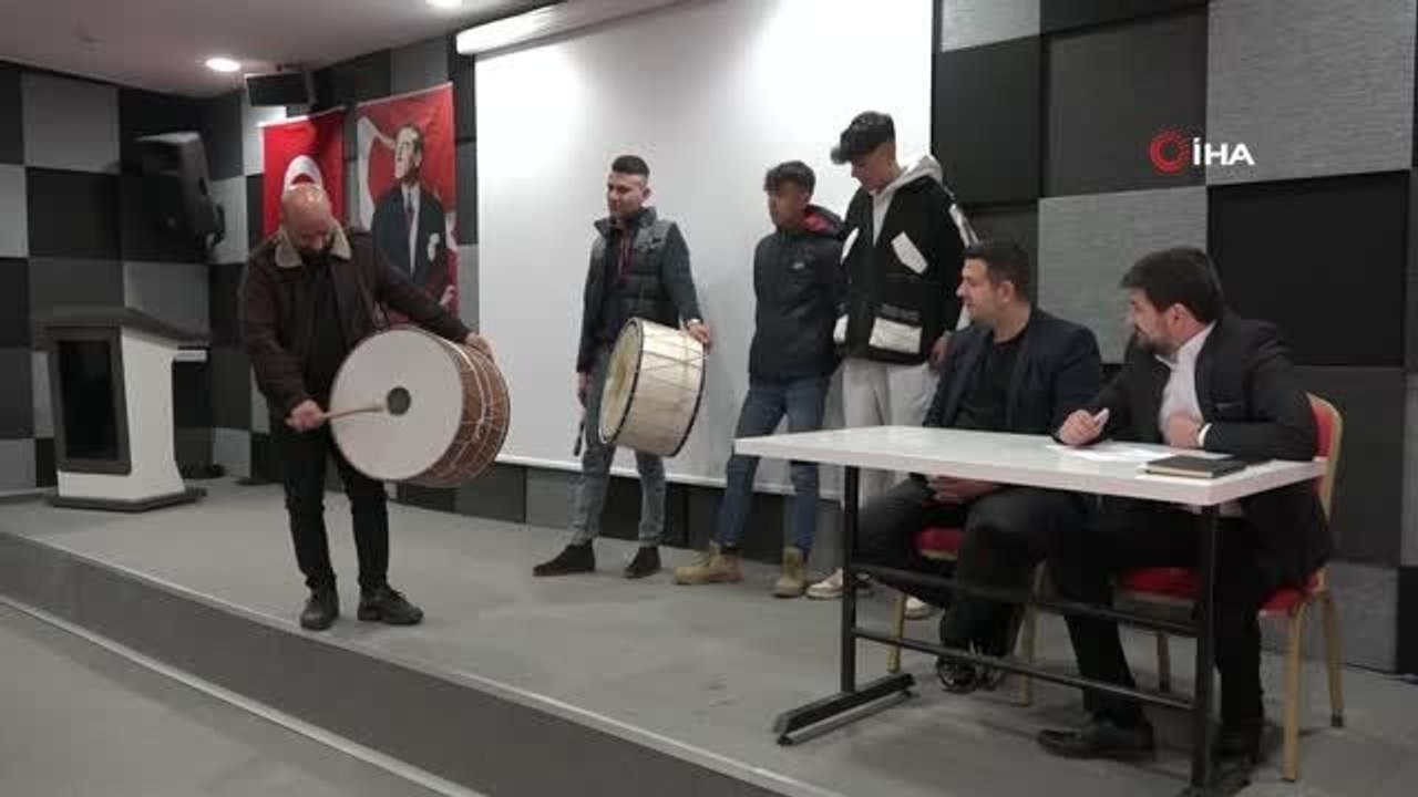 37 yıllık Ramazan davulcusu bu yıl da vatandaşları sahura kaldıracak