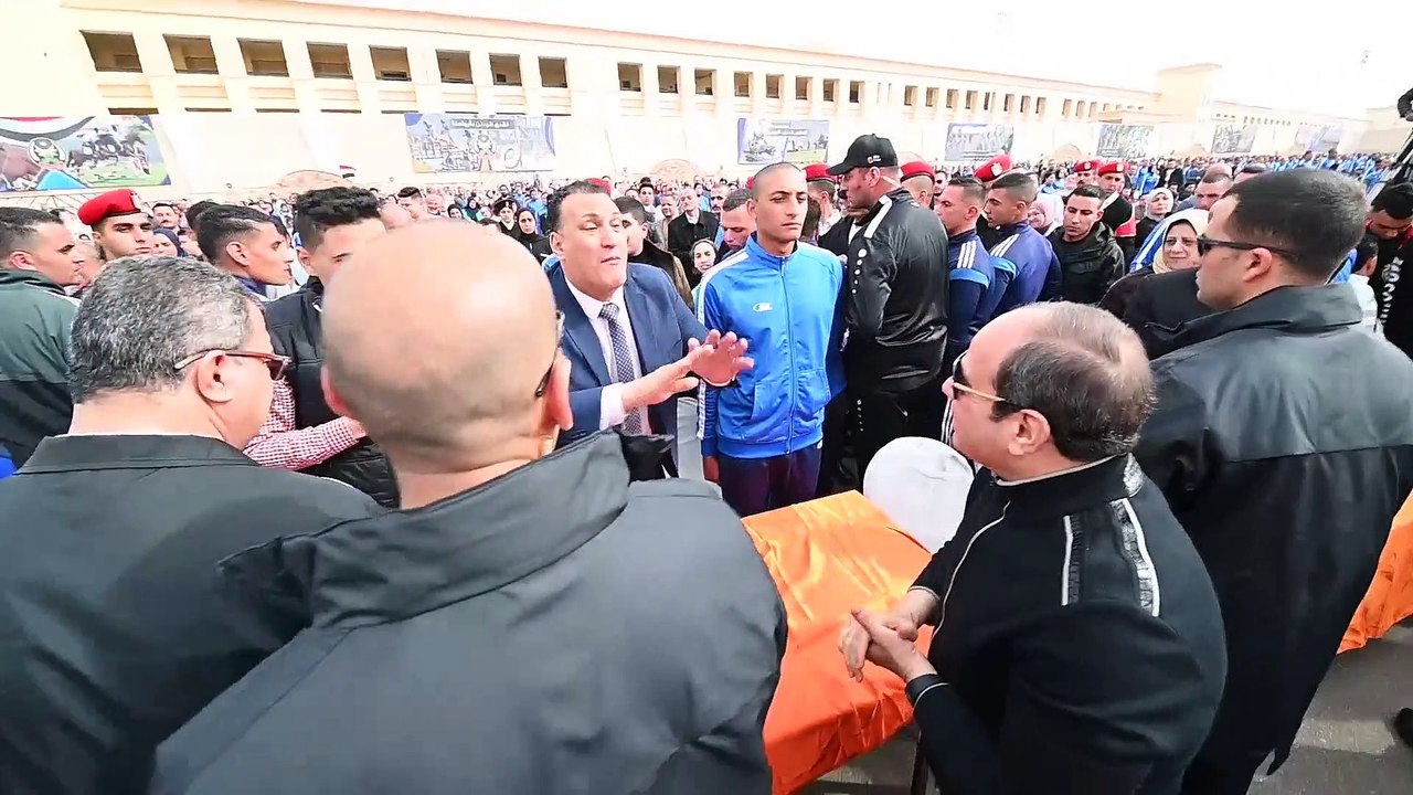 أحد الأهالي من الصعيد: بنحبك يا ريس.. والرئيس يرد: إحنا بنحب الصعيد وسوهاج والصعايدة الجدعان