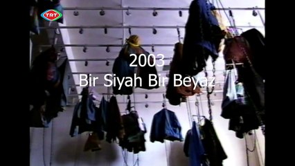 bir siyah bir beyaz