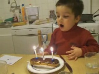 Je souffle mes 3 bougies