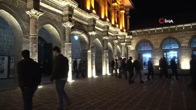 Diyarbakır'da Ramazan ayının ilk teravih namazı kılındı