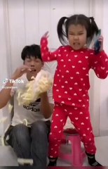 Drôle de petite fille