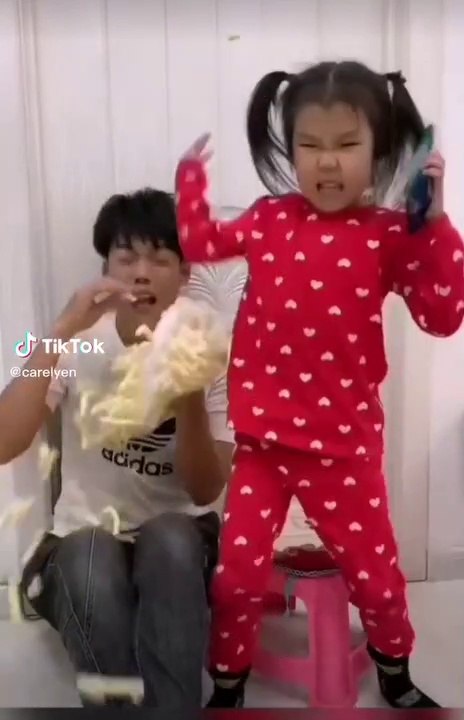 Drôle de petite fille