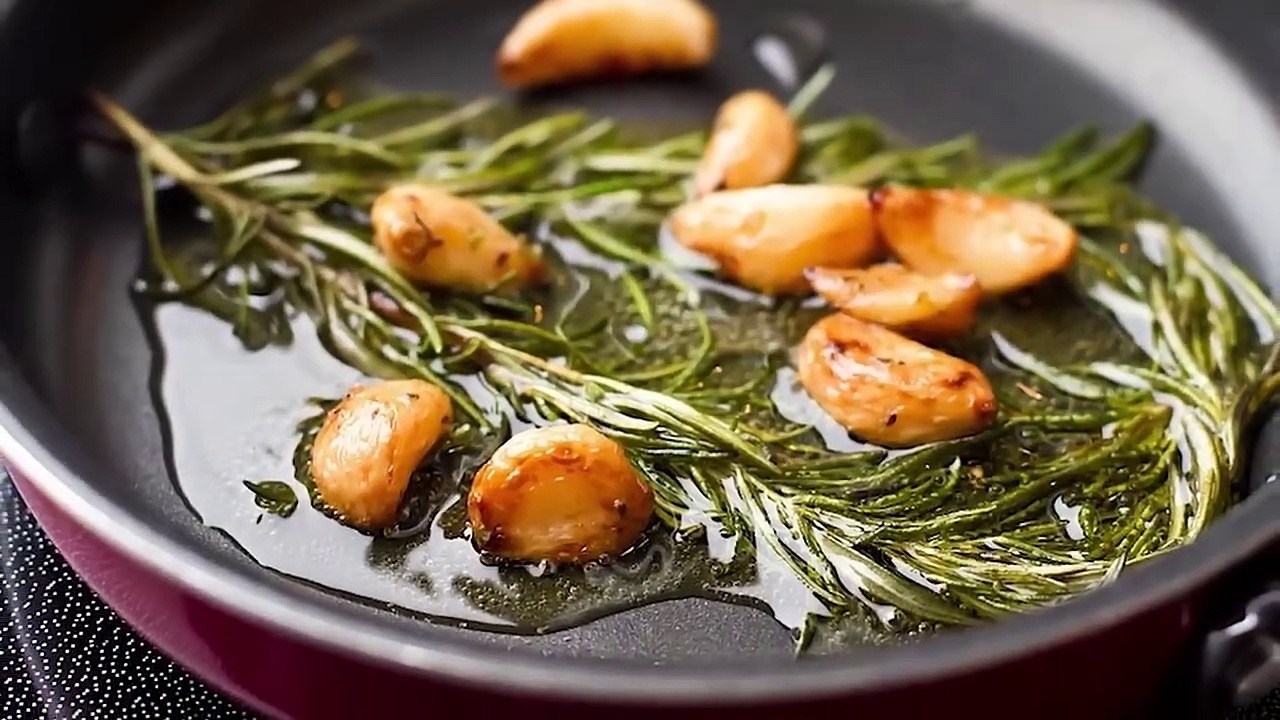 Eating a clove of garlic before bed, will do this to your body Video