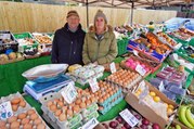 Shoppers flock to Mansfield pub car park with launch of community stalls