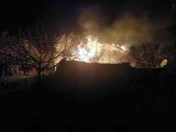İzmir'de soba kaynaklı çıkan yangında bir ev alev alev yandı