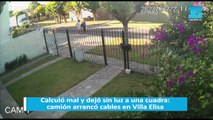 Calculó mal y dejó sin luz a una cuadra: camión arrancó cables en Villa Elisa