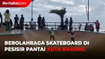 Berolahraga Skateboard di Pesisir Pantai Kuta Badung
