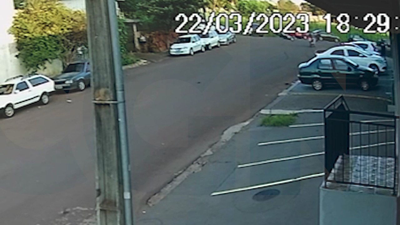 Câmera flagra colisão entre Shadow e HB20 na Souza Naves Sul