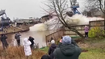 La Cámara de un Hombre Captó Algo Extraño en el Océano