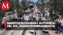 En Chilpancingo, maestros de la CETEG bloquean la Autopista del Sol