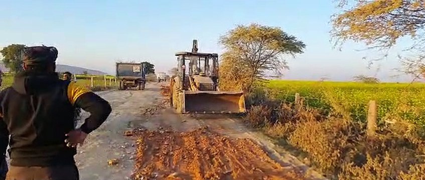 बरोनी से कंवरपुरा तक रोड खस्ताहाल रोड, जिम्मेदार बने बेपरवाह