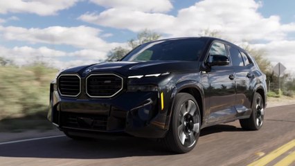 The first-ever BMW XM in Black Driving Video