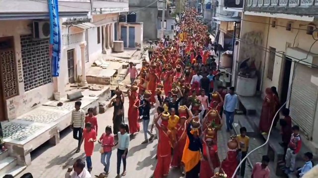 दौसा. शतचंडी महायज्ञ की कलश यात्रा में उमड़ा जनसैलाब