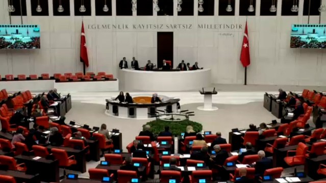 Enkaz bekliyor, orta hasarlı binalar ne zaman yıkılacak