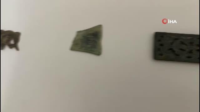 İzmir'de tarihi eser operasyonu: Osmanlı, Roma ve Bizans dönemine ait 72 parça ele geçirildi