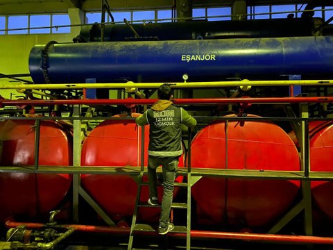 İzmir'de 254 Ton kaçak aakryakıt ele geçirildi