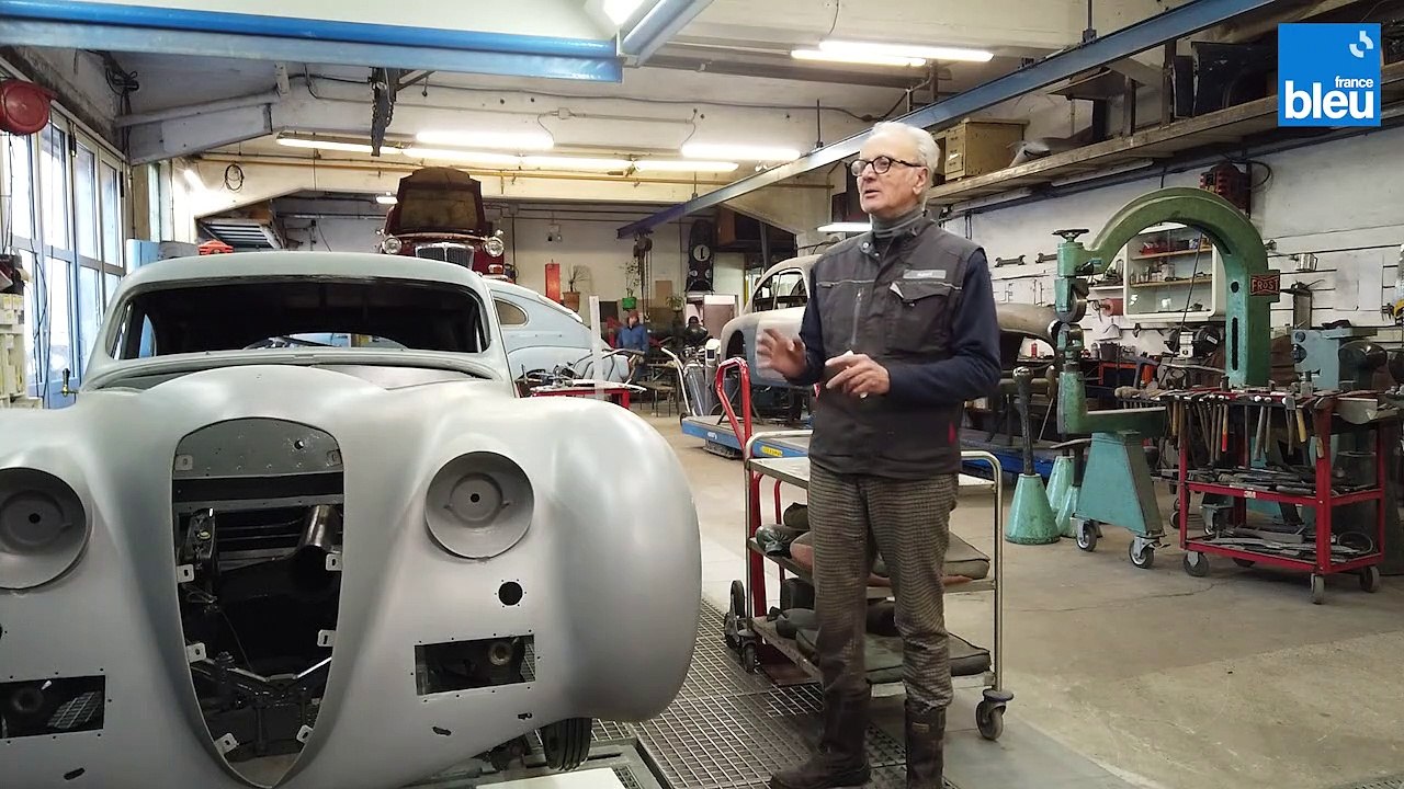 4/5 : devant une Delahaye de 1946 en cours de rénovation avec Hubert Haberbusch