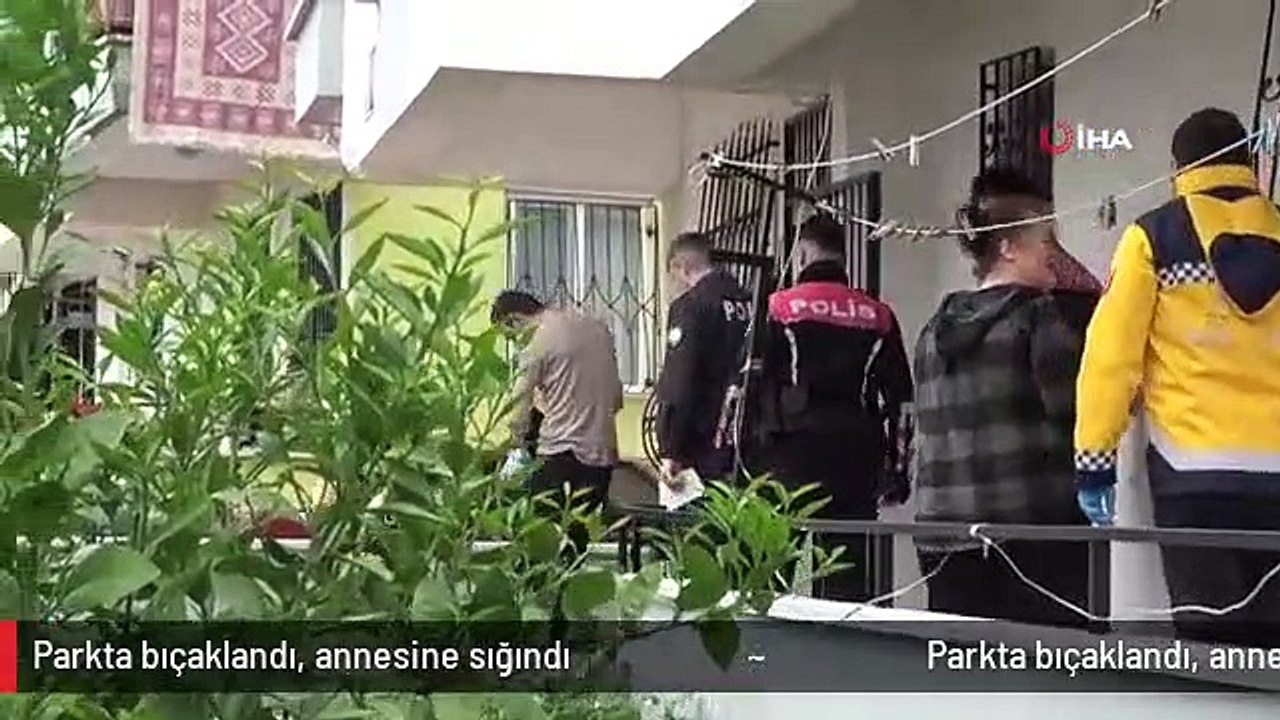 Parkta bıçaklandı, annesine sığındı