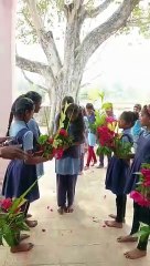 आठवीं के विद्यार्थियों को दी गई भावभीनी विदाई