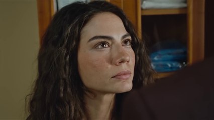 Sana Cilve Yapar Gibi Bi' Halim Mi Var? - Adım Farah 4. Bölüm