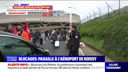 Скачать видео: Blocage à Roissy: des voyageurs terminent leur trajet à pied pour rejoindre l'aéroport