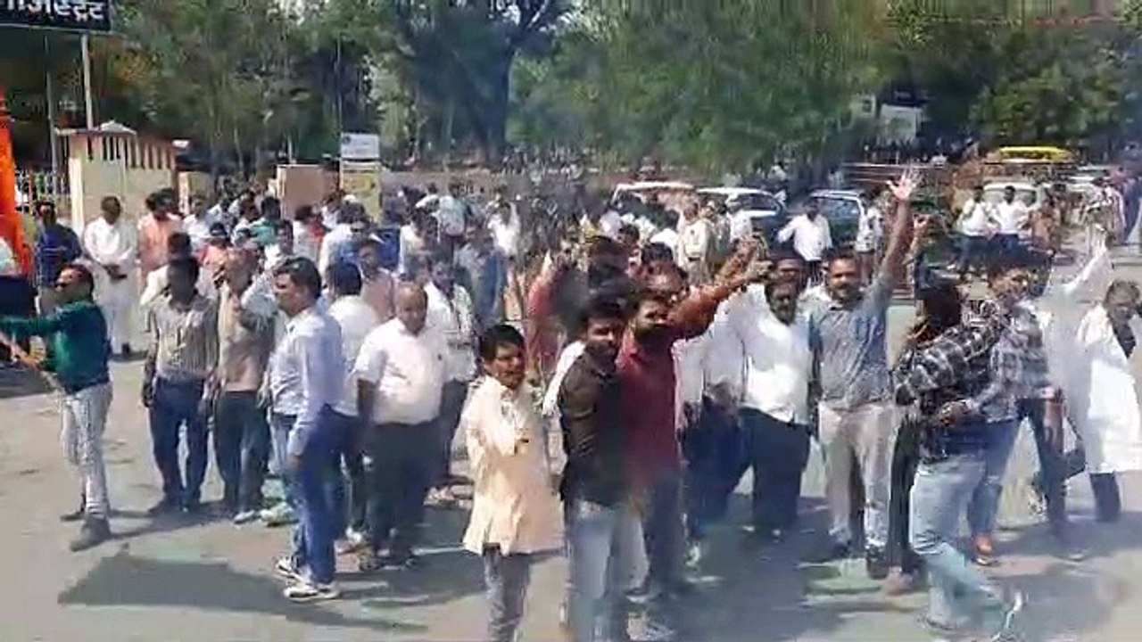 जोशी के प्रदेशाध्यक्ष बनने पर  हर्ष, कलक्ट्रेट पर अतिशबाजी, झूमें भाजपा कार्यकर्ता